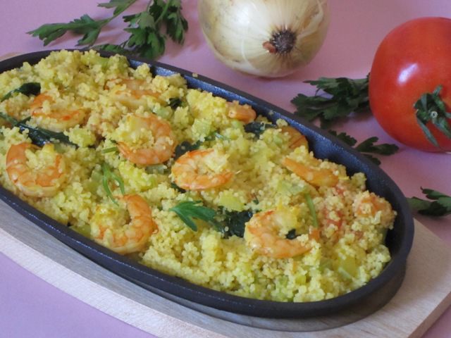 Кускус с креветками и овощами