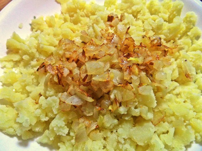 Пироги из тортильи с картошкой и беконом