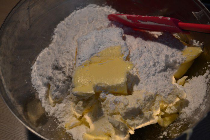 Сливочная пасха с грецкими орехами и финиками