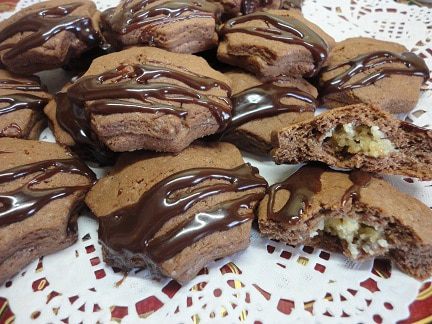 Шоколадное печенье с марципановой начинкой