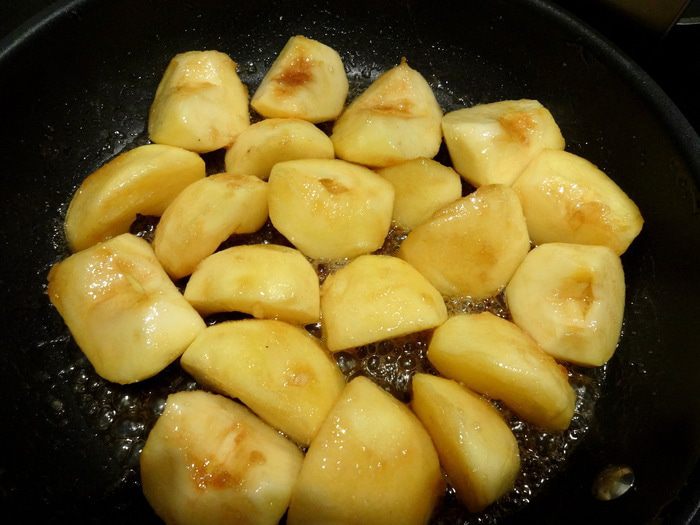 Утиная грудка с карамелизированными яблочками