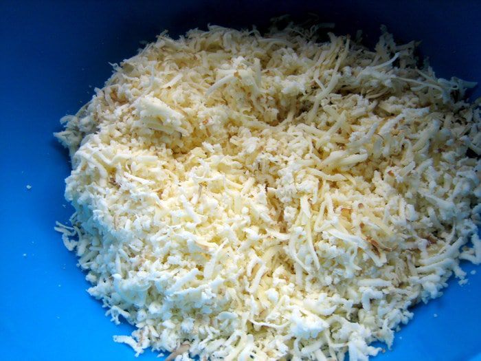 Овощи под сырной крошкой