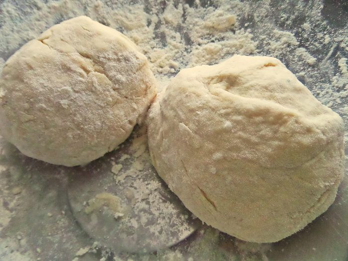 Пикантная пицца с чоризо и тремя сырами