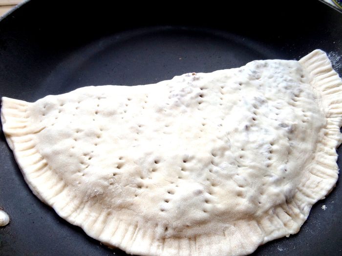 Мясные лепешки на сковороде