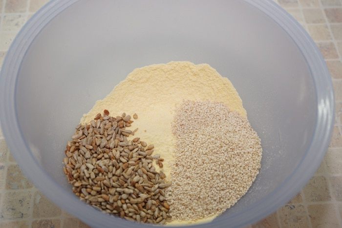 Шведские хрустящие хлебцы с семенами