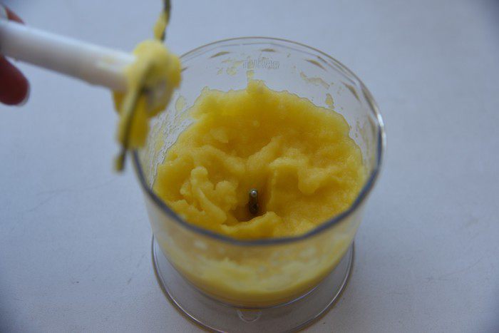 Шарлотта с манго