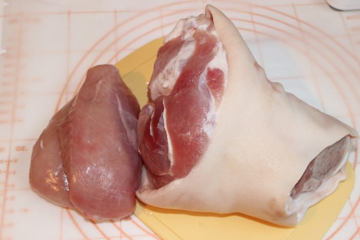 Рулет из рульки с куриной начинкой