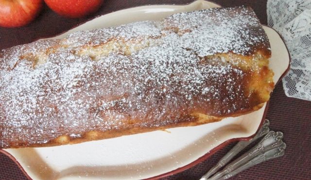 Пирог на сгущенке с яблоком и грушей 