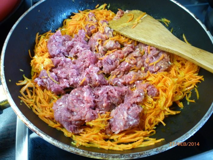 Пирог из каннеллони с мясом и шпинатом