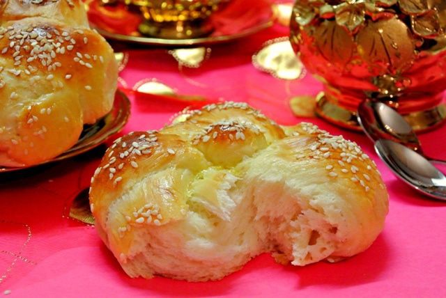 Сдобные булочки с кунжутом