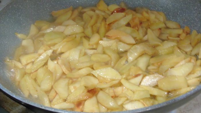 Булочки с яблочной начинкой