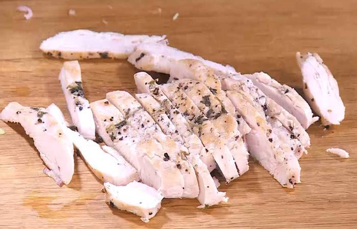 Вьетнамский салат с курицей и арахисом 