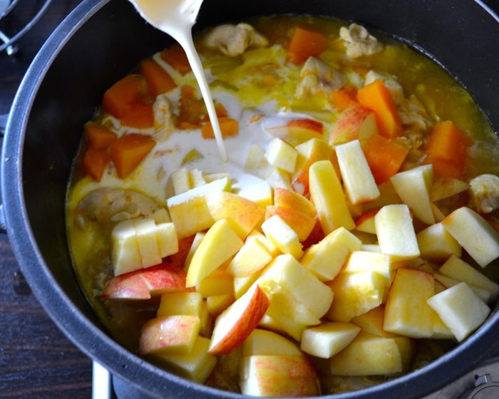 Куриное рагу с тыквой и яблоками