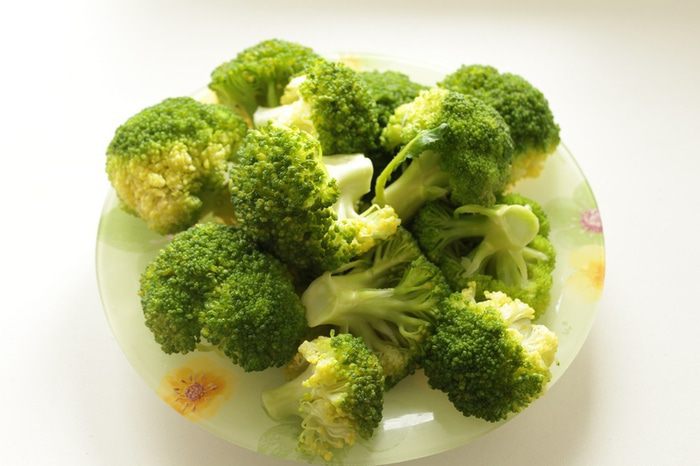 Запеканка с форелью и брокколи