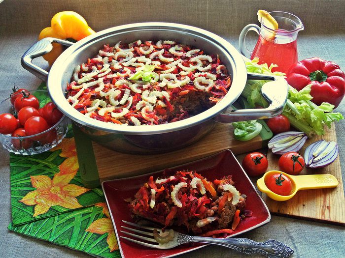 Куриная печень с овощами и гречкой