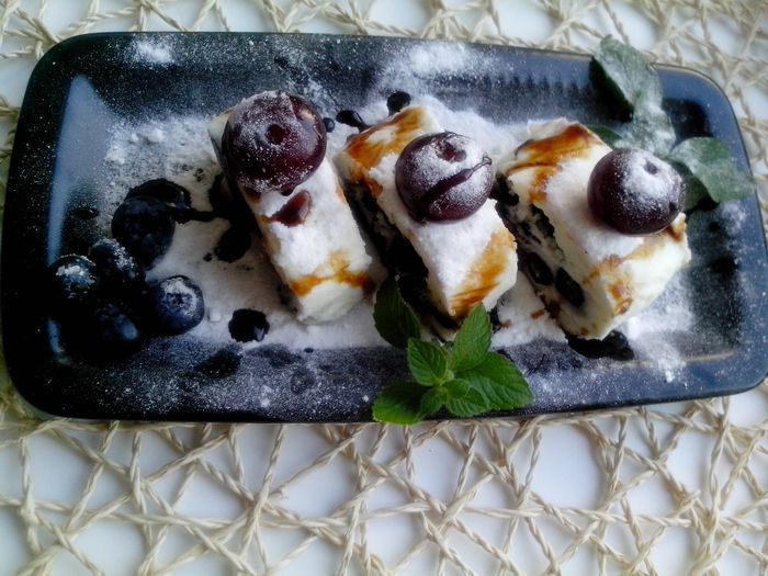 Vanilla-berry rolls