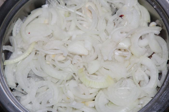 Судак на луковой шелухе