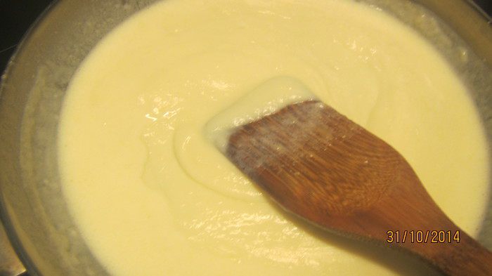 Гратен из белой рыбы и лука-порея