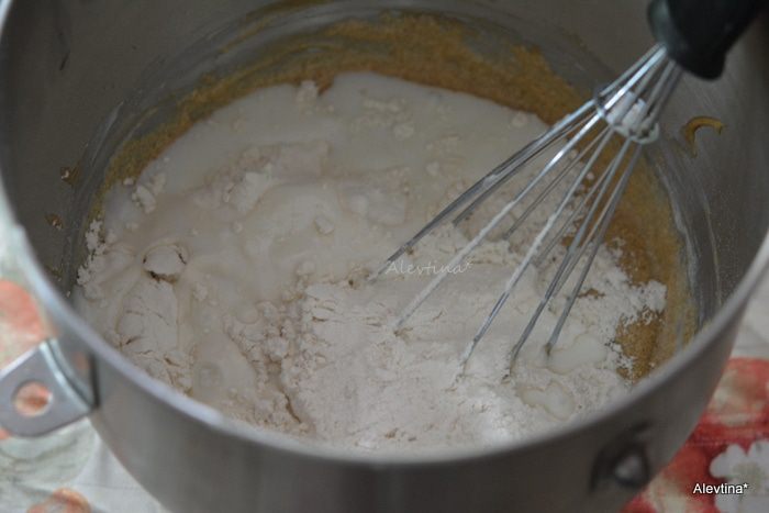  Кекс с персиками и корицей