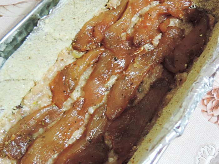 Куриный хлебец с орехами и черносливом