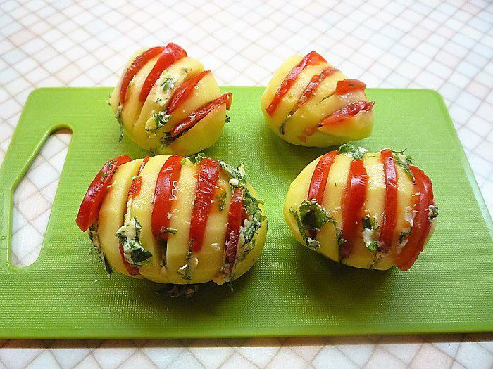 Куриные грудки с картофелем и томатами черри