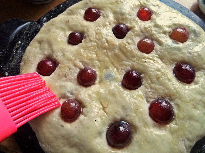 Осенняя фокачча с виноградом и сыром