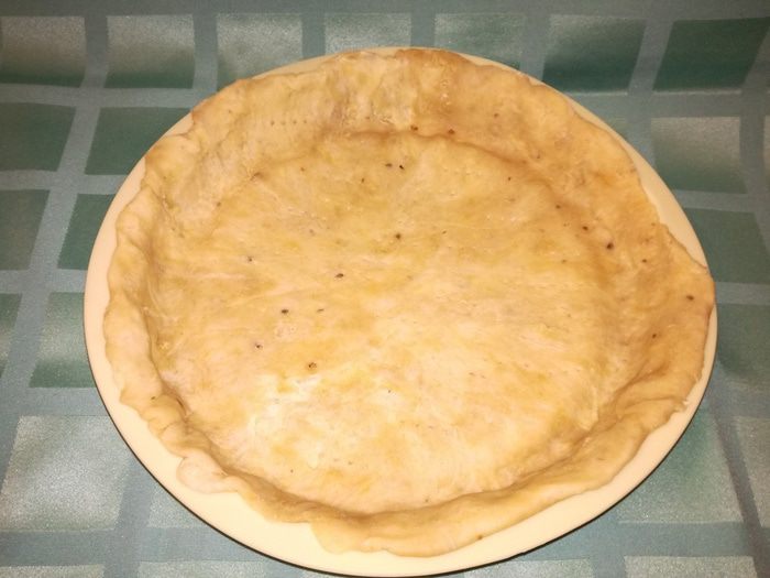 Киш с форелью, картофелем и брокколи