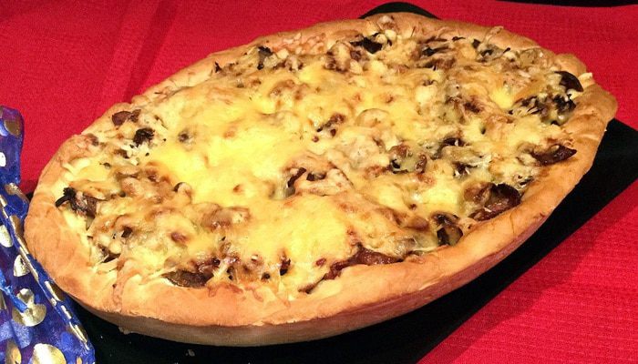 Пирог с индейкой и клюквенным соусом