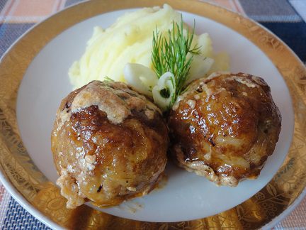 Тефтели с томатно-сметанным соусом