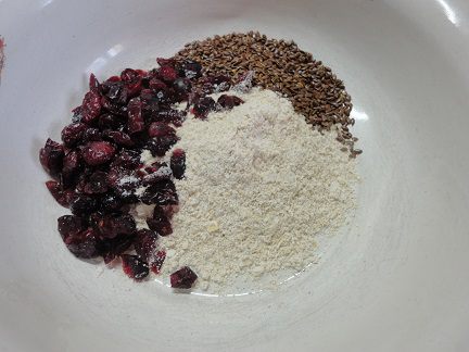 Морковно-апельсиновые маффины с клюквой