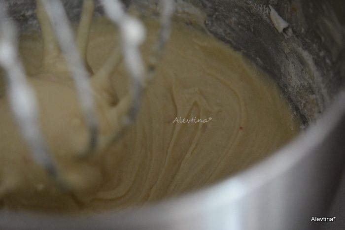 Кекс с ягодным соусом