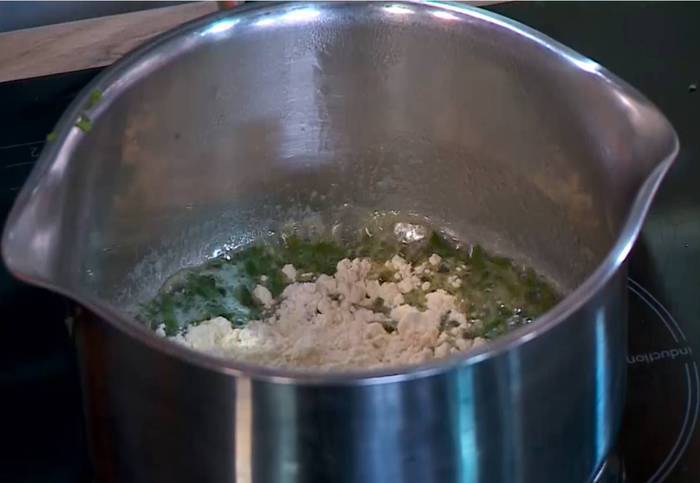 Сырное суфле с зеленым луком и кукурузной мукой 
