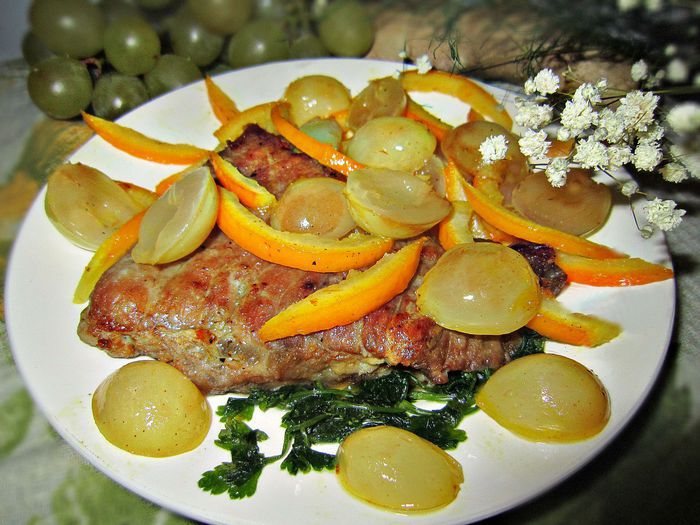 Свинина под фруктовым соусом