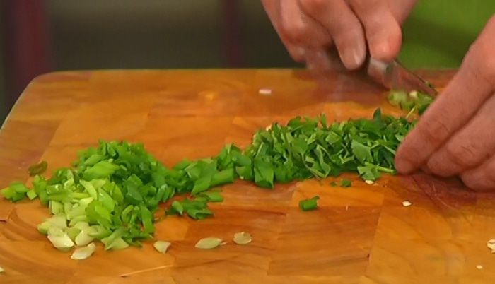 Биточки из тофу с зеленью и грецкими орехами 