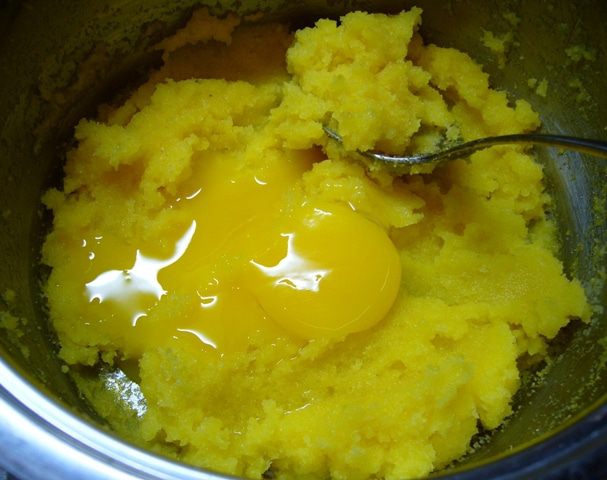 Манная запеканка на апельсиновом соке с творогом