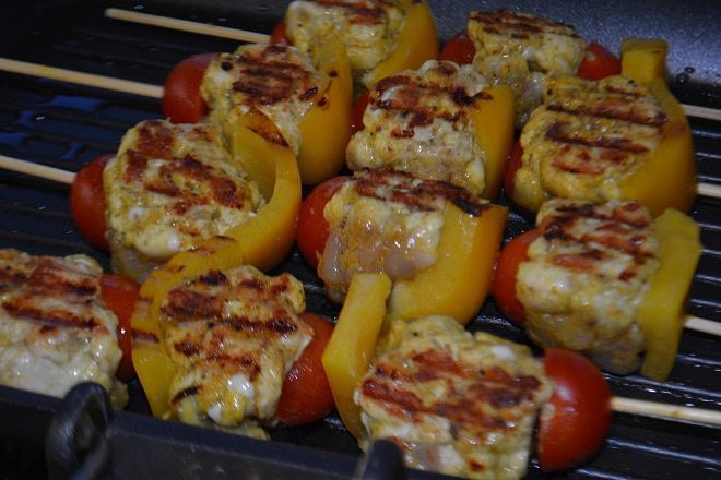 Шашлыки из рубленного мяса с овощами