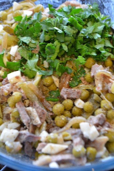 Салат &amp;quot;праздничный&amp;quot; с языком и горошком