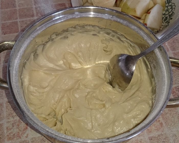 Шарлотка из яблок