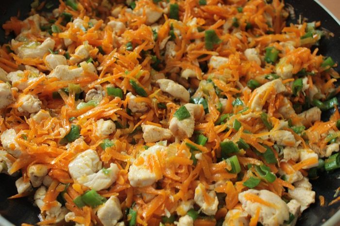 Ароматное куриное филе с кабачками