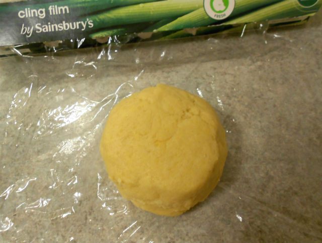 Пирог-цветок с персиками