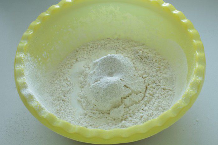 Маффины с марципаном и брусникой