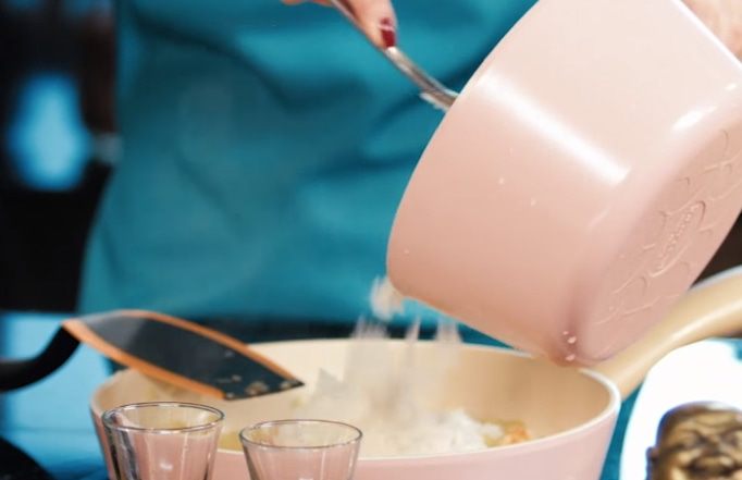Тайский рис с ананасами и креветками