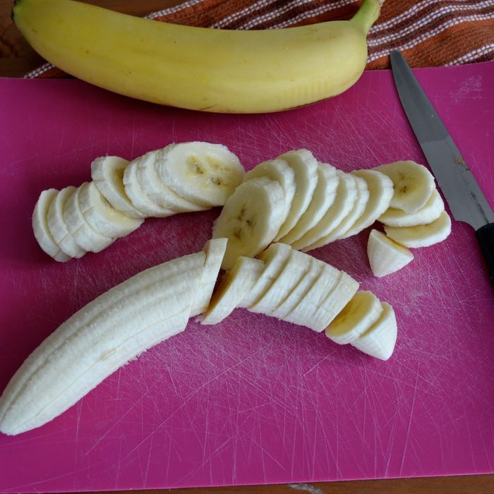 Блинный торт с бананами и шоколадным муссом