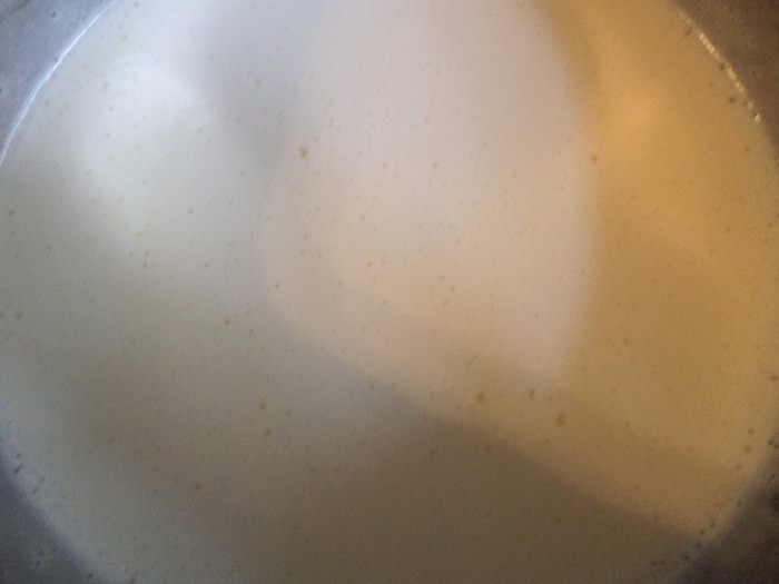 Рулет из бисквитно-тыквенного теста с творожной начинкой