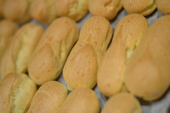 Эклеры со сливочно-шоколадным кремом (Ekler fánk)