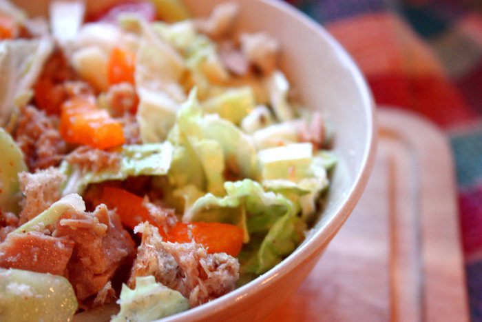 Салат с тунцом и овощами