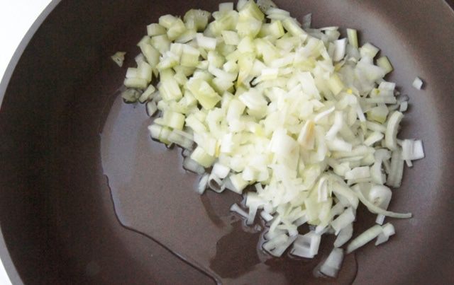 Теплый  салат с чечевицей