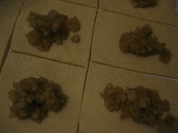 Картофельные пирожки с яблоками