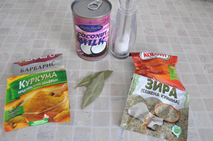 Восточный рис с кокосовым молоком, изюмом и кешью