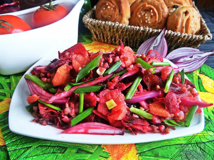 Салат с овощами и гречкой